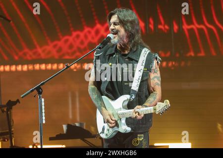 Hollywood, USA. 30. März 2024. Juanes tritt am 30. März 2024 in Hollywood auf. Diese Vorstellung war der letzte Abend seiner Nordamerika-Tour. (Foto: Geoffrey Clowes/SIPA USA) Credit: SIPA USA/Alamy Live News Stockfoto