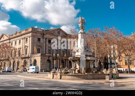 Barcelona, Spanien - 10. FEBRUAR 2022: Das Denkmal des Marquis von Campo Sagrado oder Genio Catala ist ein monumentaler Brunnen mit Skulpturen, der sich im befindet Stockfoto