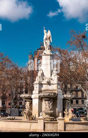 Barcelona, Spanien - 10. FEBRUAR 2022: Das Denkmal des Marquis von Campo Sagrado oder Genio Catala ist ein monumentaler Brunnen mit Skulpturen, der sich im befindet Stockfoto