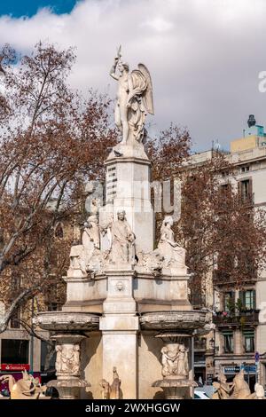 Barcelona, Spanien - 10. FEBRUAR 2022: Das Denkmal des Marquis von Campo Sagrado oder Genio Catala ist ein monumentaler Brunnen mit Skulpturen, der sich im befindet Stockfoto