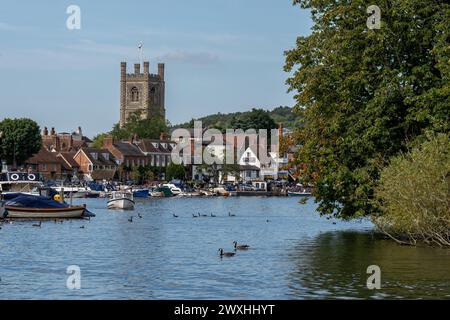 Blick auf Henley Town von der Themse aus, England Stockfoto
