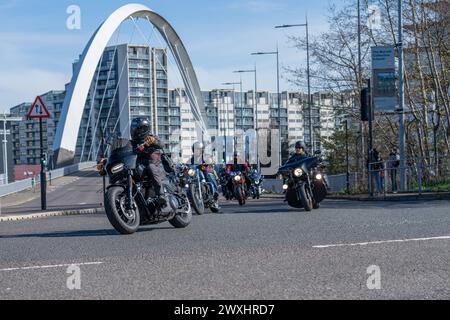 Glasgow, Schottland, Großbritannien. 31. März 2024. Hunderte von Bikern aus ganz Schottland nehmen am jährlichen Ostereierlauf von Glasgow Green zum Royal Hospital for Children in Govan Teil und sammeln Spenden für die Glasgow Children's Hospital Charity. Quelle: R.Gass/Alamy Live News Stockfoto