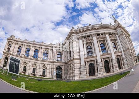 WIEN, ÖSTERREICH - 26. APRIL 2023: Das Burgtheater, das österreichische Bundestheater, das zweitälteste europäische Theater und das große Stockfoto