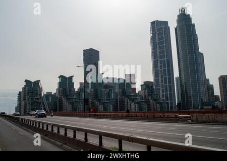 Vauxhall, London, Großbritannien. März 2024. Wolkenkratzer neben der Vauxhall Bridge in London. Kredit: Maureen McLean/Alamy Stockfoto