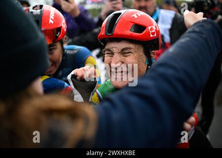 Die Italienerin Elisa Longo Borghini von Lidl-Trek feiert nach dem Sieg des Frauen-Rennens der „Ronde van Vlaanderen/Tour des Flandres/Tour of Flanders“, 163 km mit Start und Ziel in Oudenaarde, Sonntag, den 31. März 2024. BELGA FOTO JASPER JACOBS Stockfoto