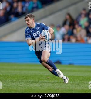 Salford, Lancashire, Großbritannien. 31. März 2024; Salford Community Stadium, Salford, Lancashire, England; Gallagher Premiership Rugby, Sale Sharks versus Exeter Chiefs; George Ford von Sale Sharks im Vollflug Credit: Action Plus Sports Images/Alamy Live News Stockfoto