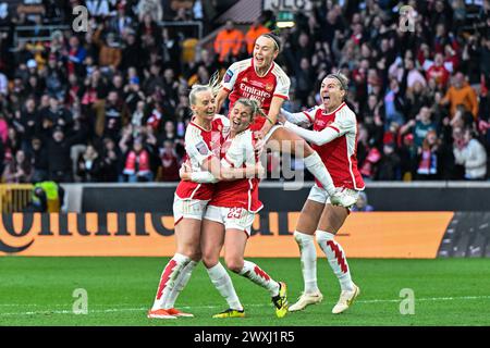 Stina Blackstenius von Arsenal Women feiert ihr Ziel, es 1-0 beim Finale des FA Women's League Cup zu schaffen Arsenal Women vs Chelsea FC Women in Molineux, Wolverhampton, Großbritannien, 31. März 2024 (Foto: Cody Froggatt/News Images) Stockfoto