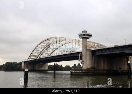 Van brienenoordbrug Brücke über den Fluss Nieuwe Maas in der Autobahn A16 in Rotterdam, Niederlande Stockfoto