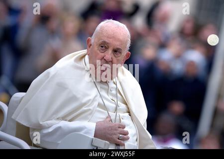 Vatikanstadt, Vatikanstadt. 31. März 2024. Papst Franziskus während der Ostermesse in St. Peter's Square, im Vatikan. 31. märz 2024 Credit: dpa/Alamy Live News Stockfoto