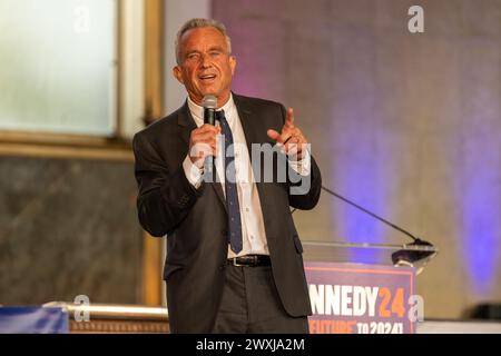Los Angeles, Kalifornien, USA. 30. März 2024. Der unabhängige Präsidentschaftskandidat Robert F. Kennedy bei einer Wahlkampfveranstaltung zum Cesar Chavez Day am Samstag, den 30. März 2024, in der Union Station in Los Angeles, Kalifornien. Quelle: Maxim Elramsisy/Alamy Live News Stockfoto