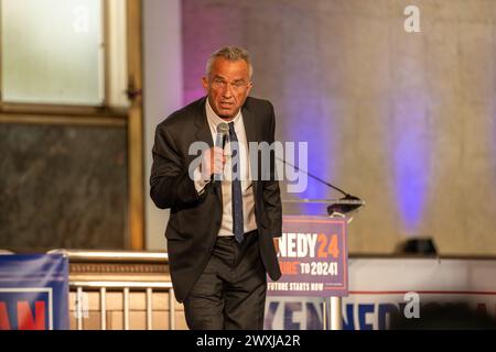 Los Angeles, Kalifornien, USA. 30. März 2024. Der unabhängige Präsidentschaftskandidat Robert F. Kennedy bei einer Wahlkampfveranstaltung zum Cesar Chavez Day am Samstag, den 30. März 2024, in der Union Station in Los Angeles, Kalifornien. Quelle: Maxim Elramsisy/Alamy Live News Stockfoto