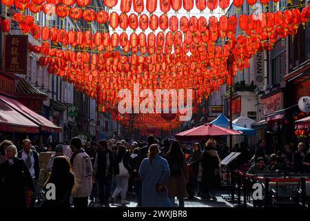 Chinesische Laternen über der Gerrard Street, Chinatown, London Stockfoto