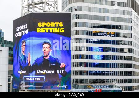 Große Werbefläche am Yonge-Dundas Square, Toronto, Kanada Stockfoto