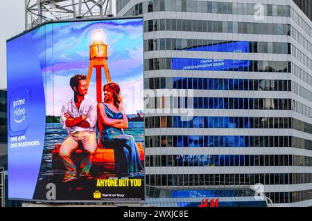 Große Werbefläche am Yonge-Dundas Square, Toronto, Kanada Stockfoto