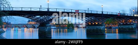 Der Panoramablick auf Paris, seine, Kunstbrücke am frühen Morgen, Frankreich. Stockfoto