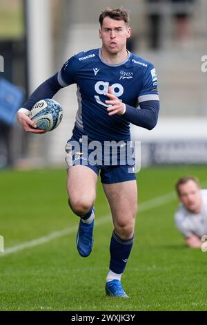 Eccles, Großbritannien. 31. August 2023. Tom Roebuck von Sale Sharks läuft mit dem Ball während des Gallagher Premiership Matches Sale Sharks vs Exeter Chiefs im Salford Community Stadium, Eccles, Vereinigtes Königreich, 31. März 2024 (Foto: Steve Flynn/News Images) in Eccles, Vereinigtes Königreich am 31. März 2023. (Foto: Steve Flynn/News Images/SIPA USA) Credit: SIPA USA/Alamy Live News Stockfoto