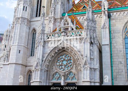 16.1.24 Budapest Ungarn: Matthiaskirche und Fischerbastei in Budapest, Ungarn. Stockfoto