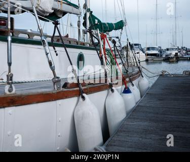 Suhaili - das Segelboot, mit dem Sir Robin Knox-Johnston 1969 das Weltweltrennen gewann Stockfoto