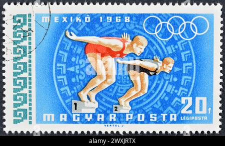 Gestempelte Briefmarke, gedruckt von Ungarn, die die Olympischen Sommerspiele 1968 in Mexiko-Stadt fördert, um 1968. Stockfoto