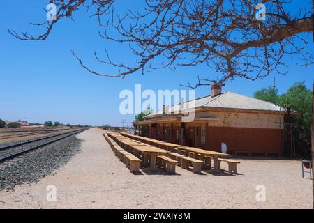 Rawlinna Railway Station, eine winzige abgelegene Outback-Stadt an der Indian Pacific Railway Line von Sydney nach Perth, auf der Nullarbor Plain in Western Austr Stockfoto