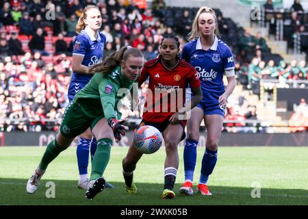 Manchester, Großbritannien. 31. März 2024. Leigh Sports Village, Manchester, England, 31. März 2024: Torhüter Courtney Brosnan (1 Everton) beim Barclays FA Womens Super League Spiel zwischen Manchester United und Everton im Leigh Sports Villagein Manchester, England am 31. März 2024. (Sean Chandler/SPP) Credit: SPP Sport Press Photo. /Alamy Live News Stockfoto