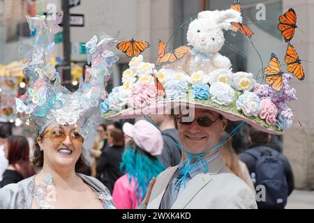 NY, USA. 30. März 2024. Fifth Avenue, New York, USA, 31. März 2024 - Tausende von Menschen nahmen heute an der Osterparade und dem Bonnet Festival 2024 in New York City Teil. Foto: Luiz Rampelotto/EuropaNewswire.nur zur redaktionellen Verwendung. Nicht für kommerzielle ZWECKE! (Kreditbild: © Luiz Rampelotto/ZUMA Press Wire) NUR REDAKTIONELLE VERWENDUNG! Nicht für kommerzielle ZWECKE! Stockfoto