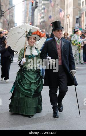NY, USA. 30. März 2024. Fifth Avenue, New York, USA, 31. März 2024 - Tausende von Menschen nahmen heute an der Osterparade und dem Bonnet Festival 2024 in New York City Teil. Foto: Luiz Rampelotto/EuropaNewswire.nur zur redaktionellen Verwendung. Nicht für kommerzielle ZWECKE! (Kreditbild: © Luiz Rampelotto/ZUMA Press Wire) NUR REDAKTIONELLE VERWENDUNG! Nicht für kommerzielle ZWECKE! Stockfoto