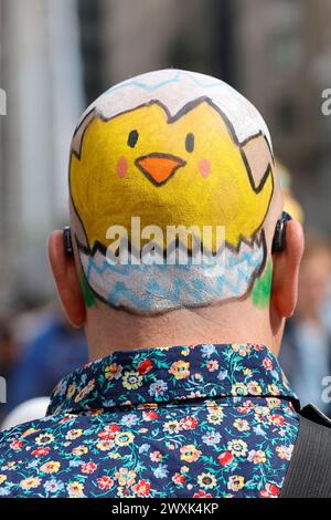 NY, USA. 30. März 2024. Fifth Avenue, New York, USA, 31. März 2024 - Tausende von Menschen nahmen heute an der Osterparade und dem Bonnet Festival 2024 in New York City Teil. Foto: Luiz Rampelotto/EuropaNewswire.nur zur redaktionellen Verwendung. Nicht für kommerzielle ZWECKE! (Kreditbild: © Luiz Rampelotto/ZUMA Press Wire) NUR REDAKTIONELLE VERWENDUNG! Nicht für kommerzielle ZWECKE! Stockfoto