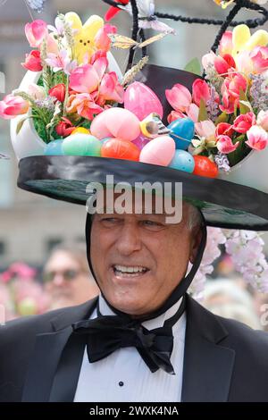 NY, USA. 30. März 2024. Fifth Avenue, New York, USA, 31. März 2024 - Tausende von Menschen nahmen heute an der Osterparade und dem Bonnet Festival 2024 in New York City Teil. Foto: Luiz Rampelotto/EuropaNewswire.nur zur redaktionellen Verwendung. Nicht für kommerzielle ZWECKE! (Kreditbild: © Luiz Rampelotto/ZUMA Press Wire) NUR REDAKTIONELLE VERWENDUNG! Nicht für kommerzielle ZWECKE! Stockfoto