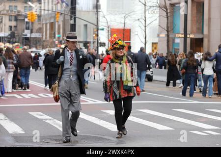 NY, USA. 30. März 2024. Fifth Avenue, New York, USA, 31. März 2024 - Tausende von Menschen nahmen heute an der Osterparade und dem Bonnet Festival 2024 in New York City Teil. Foto: Luiz Rampelotto/EuropaNewswire.nur zur redaktionellen Verwendung. Nicht für kommerzielle ZWECKE! (Kreditbild: © Luiz Rampelotto/ZUMA Press Wire) NUR REDAKTIONELLE VERWENDUNG! Nicht für kommerzielle ZWECKE! Stockfoto