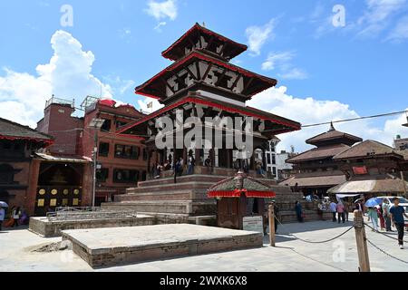 Trailokya Mohan, ein eleganter dreistufiger Tempel auf einem 5-stöckigen Sockel, September 2023, nach dem Wiederaufbau nach dem Erdbeben von 2015, Durbar Square Stockfoto