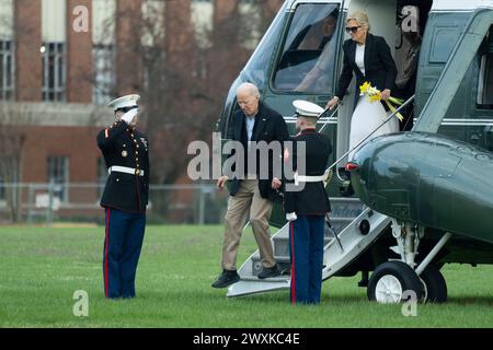 Washington, Usa. 31. März 2024. US-Präsident Joe Biden und First Lady Dr. Jill Biden kehren über Fort Lesley J. McNair nach Washington zurück, nachdem sie am Sonntag, den 31. März 2024, das Osterwochenende in Camp David verbracht hatten. Foto: Chris Kleponis/UPI Credit: UPI/Alamy Live News Stockfoto