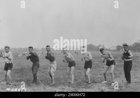 Jefferson Barracks, Mo. Bantamgewicht Boxer in Kampfstellung ca. 1920 Stockfoto