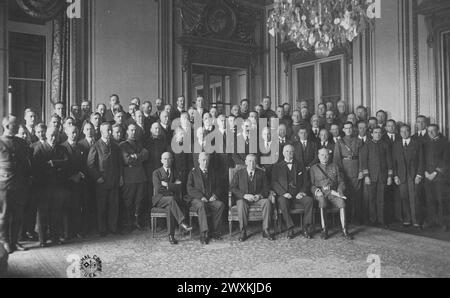 Mitglieder der amerikanischen Kommission für Friedensverhandlungen im Hotel Crillon, Paris, CA. Juni 1919 Stockfoto