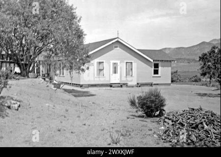 The Cahuilla Band of Indians in Kalifornien: Originaltitel: Cahuilla Resn. Costo Familienheim. Bau eines Hauses, das ausschließlich von der Familie finanziert wird. (10 Zimmer und Bad) kostete ca. $3.500. September 1934' Stockfoto