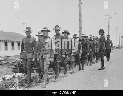 Kadetten kommen in ihrem Quartier bei Kelly Field in San Antonio CA an. 1918 Stockfoto