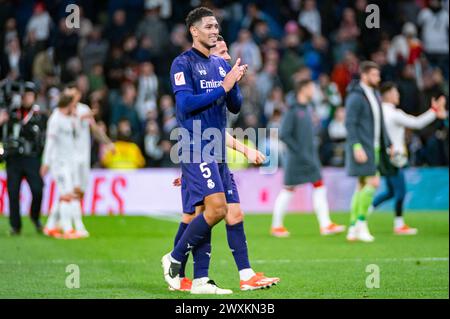 Madrid, Spanien. 31. März 2024. Jude Bellingham von Real Madrid sah den Fans beim Fußballspiel La Liga EA Sports 2023/24 zwischen Real Madrid und Athletic Club Bilbao im Santiago Bernabeu Stadion in Madrid Beifall. Real Madrid 2: 0 Athletic Club Bilbao Credit: SOPA Images Limited/Alamy Live News Stockfoto