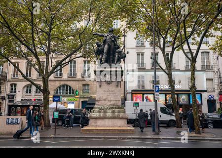 Diese Statue, die von Auguste Paris geschaffen wurde, zeigt Georges Jacques Danton, der eine führende Figur in den frühen Stadien der Französischen Revolution war. Stockfoto