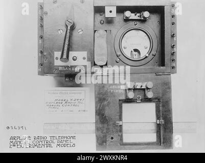 Nahaufnahme eines Flugzeugfunktelefons manuelles Bedienfeld 2. Experimentelle Modelle (Modell Y-2447) ca. 1919 Stockfoto