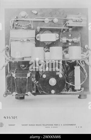 Nahaufnahme eines Kurzstreckentelefons für die US-Regierung (Airplane Radio Telephone Set) ca. 1918-1919 Stockfoto