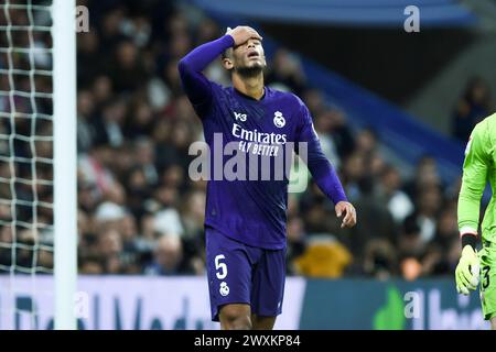 Madrid, Spanien. 31. März 2024. Jude Bellingham von Real Madrid reagiert auf das Fußballspiel der La Liga zwischen Real Madrid und Athletic Club im Santiago Bernabeu Stadion in Madrid am 31. März 2024. Gustavo Valiente/Xinhua/Alamy Live News Stockfoto