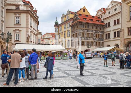 Prag, Tschechische Republik - 14. Juni 2018: Das Haus "zur Minute" in der Nähe des Hauses der Furrier Mikes. Stockfoto