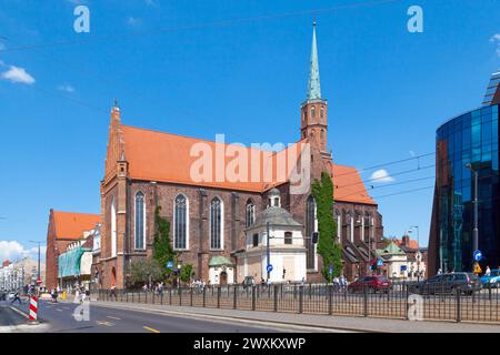 Breslau, Polen - 5. Juni 2019: St. Adalbertkirche (Polnisch: Kościół Rzymskokatolicki pw Św. Wojciecha) in der Altstadt. Stockfoto