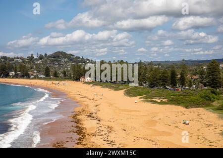 Newport Beach Sydney, Blick nach Süden entlang der Küste, Sydney Northern Beaches Region, NSW, Australien, 2024 Stockfoto