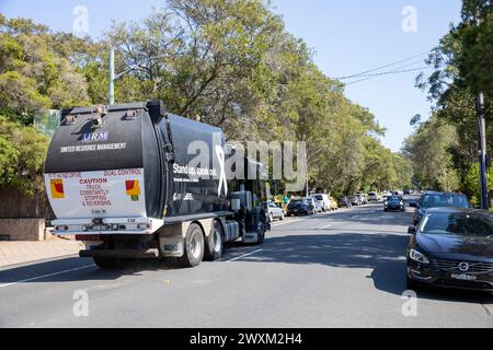 Australien, Müll Müllsammelwagen Displays Botschaft Stand Up Sprechen Sie aus, häusliche Gewalt ist Müll, um das Bewusstsein zu schärfen Stockfoto