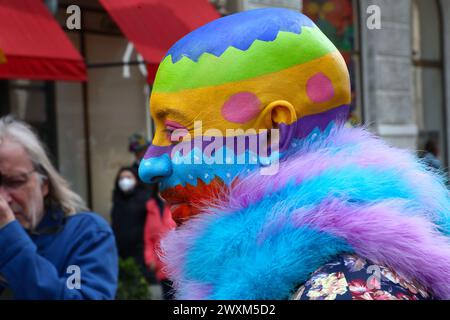 New York City, Usa. April 2024. Die Besucher nehmen an der osterparade 2024 vor der Saint Patrick's Cathedral auf der Fifth Avenue in New York City, NY, USA, am 31. März 2024 Teil. Foto: Charles Guerin/ABACAPRESS.COM Credit: Abaca Press/Alamy Live News Stockfoto