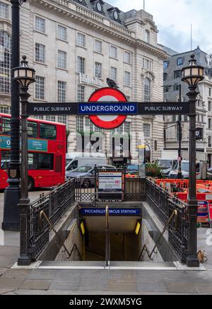 London, Vereinigtes Königreich - 26. Februar 2024: Eintritt zum Piccadilly Circus Stockfoto