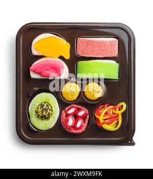 Süße Sushi-Süßigkeiten, isoliert auf weißem Hintergrund. Stockfoto