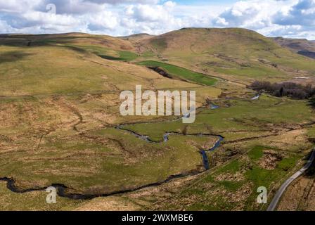 Drohnenansicht der Route der Dere Street Roman Road mit Blick nach Süden in Richtung Woden Law, Towford, Jedburgh, Schottland. Stockfoto