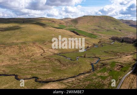 Drohnenansicht der Route der Dere Street Roman Road mit Blick nach Süden in Richtung Woden Law, Towford, Jedburgh, Schottland. Stockfoto